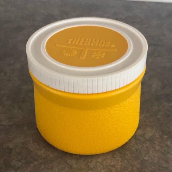 80's Plastic Mini Thermos - 6 ounces - Camping Thermos - Lunchbox - Food Storage - Picture 7 of 9